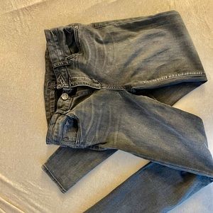 Distressed grey skinny jeans